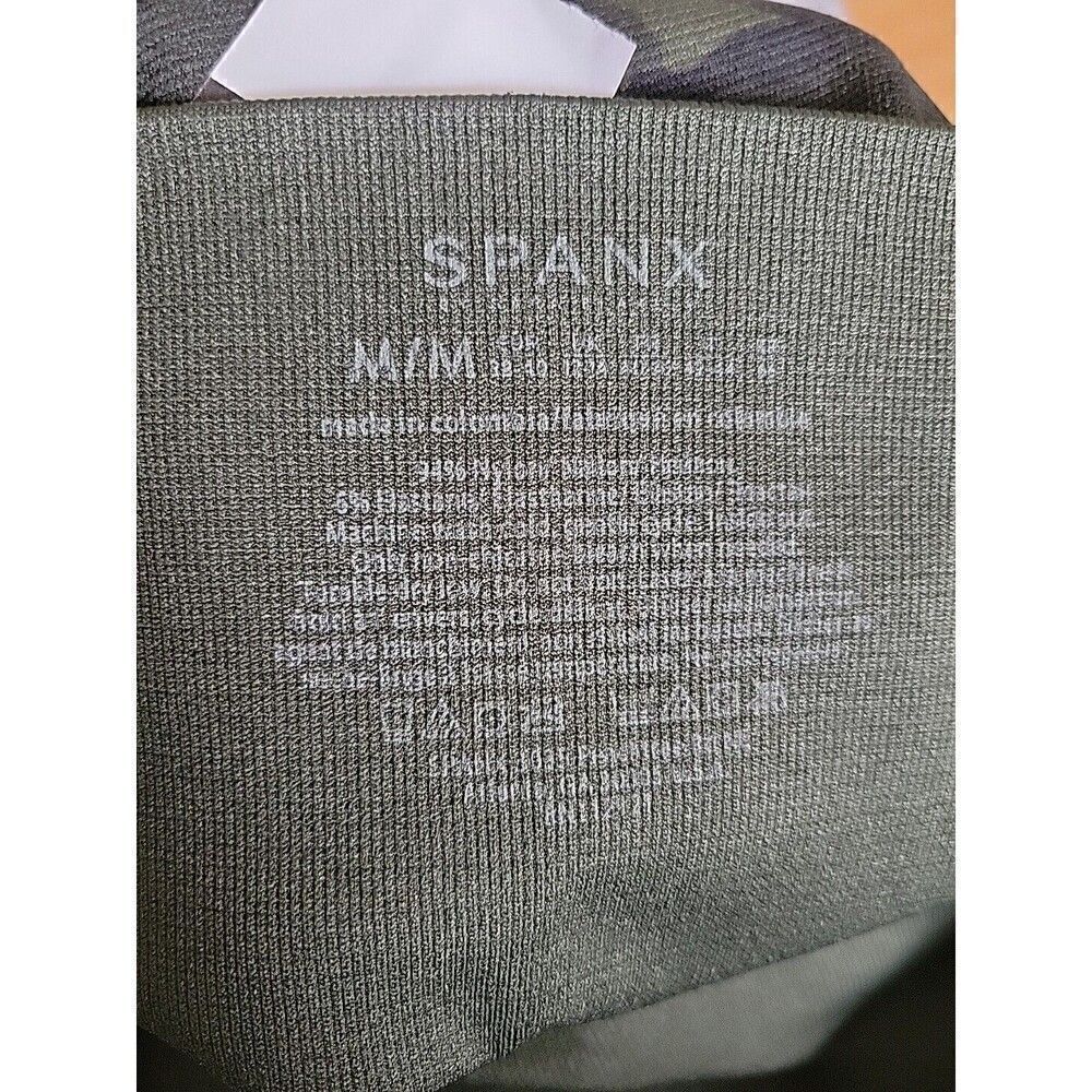 Spanx Look at Me Now Seamless Leggings Shapewear Camo Smoothing Size Medium - Picture 3 of 9